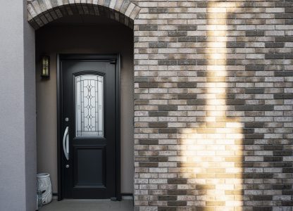dark-wood-house-entrance-japanese-building